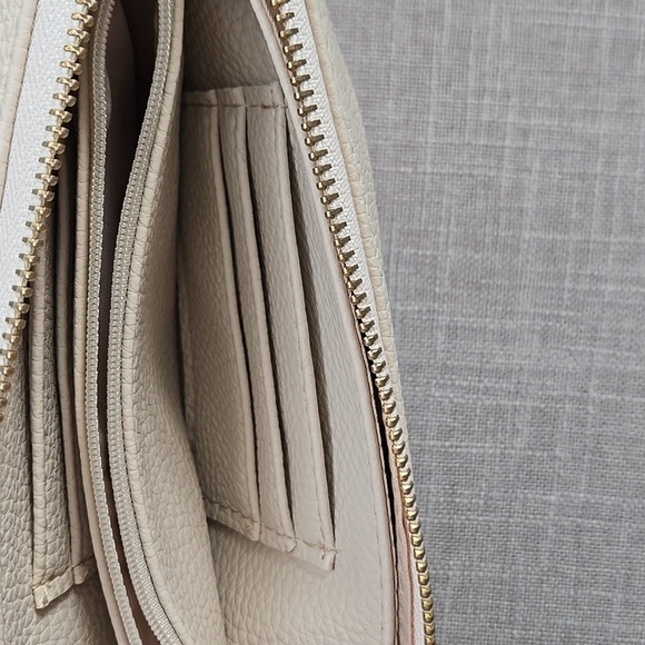 Lovely Cream-colored Small Handbag - Picture 7 of 13